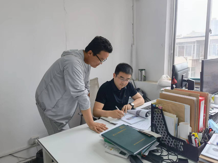 张渊工作照.jpg